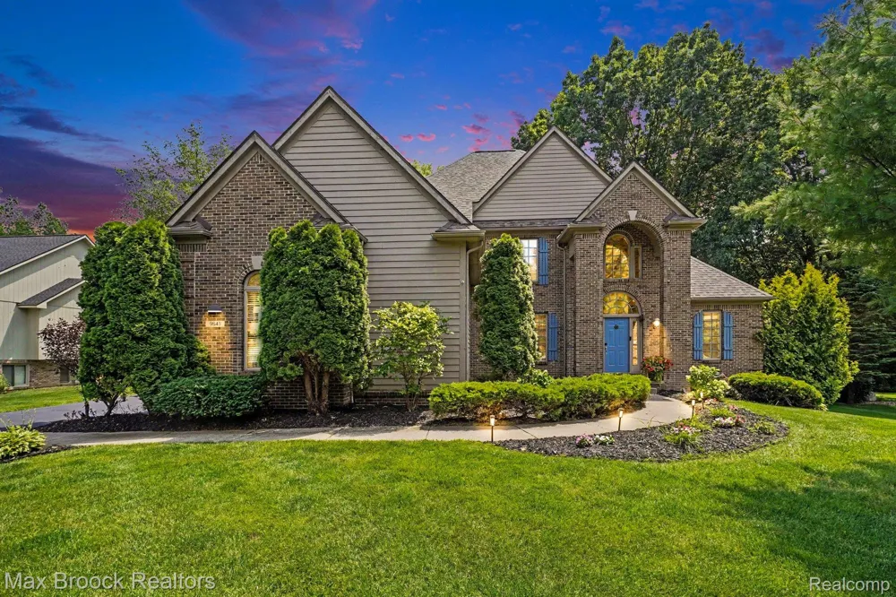 9843 Oak Valley Drive Springfield Charter Township, MI 48348