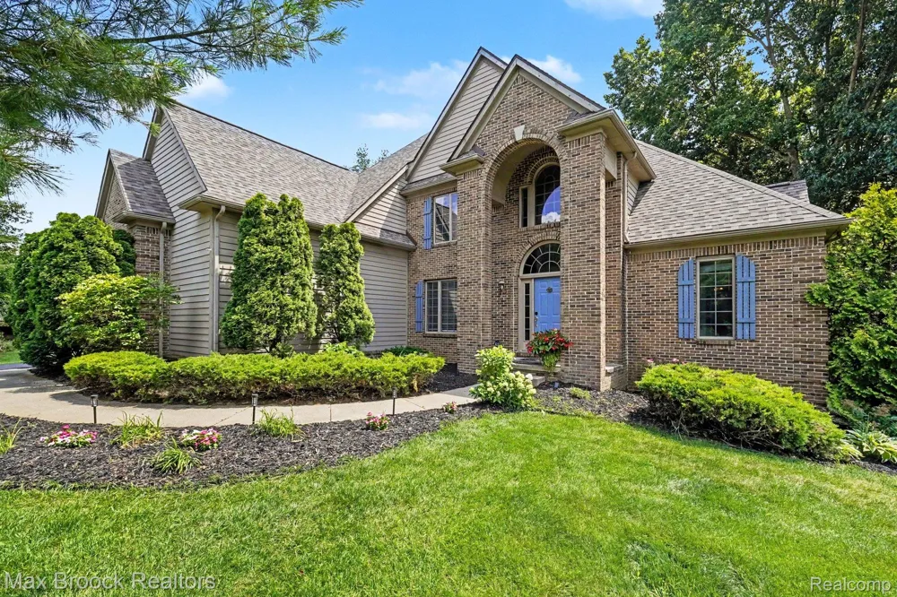 9843 Oak Valley Drive Springfield Charter Township, MI 48348