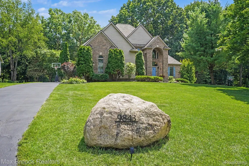 9843 Oak Valley Drive Springfield Charter Township, MI 48348