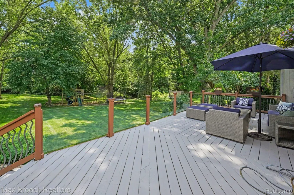 9843 Oak Valley Drive Springfield Charter Township, MI 48348