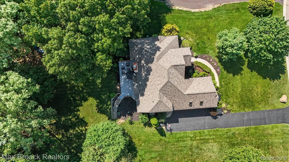 9843 Oak Valley Drive Springfield Charter Township, MI 48348