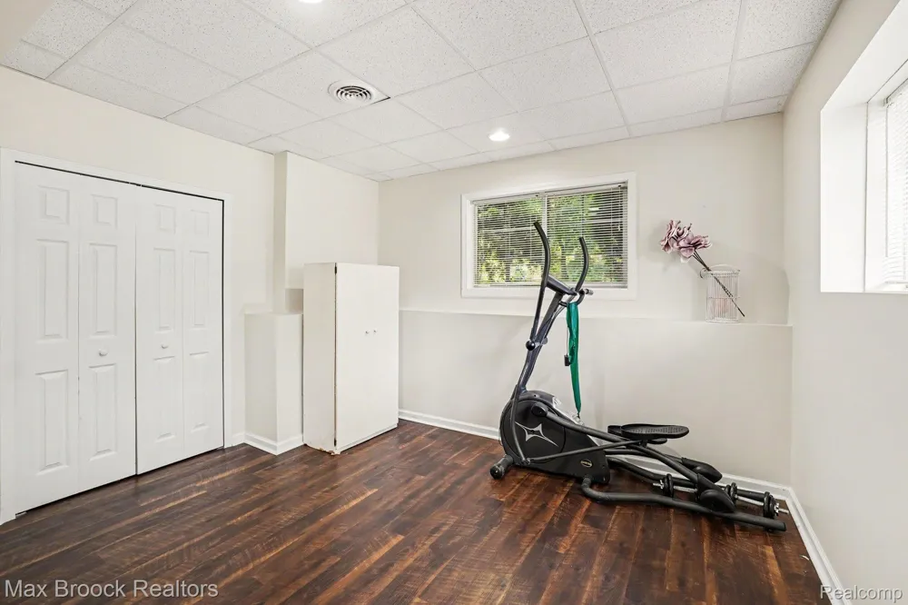 9843 Oak Valley Drive Springfield Charter Township, MI 48348