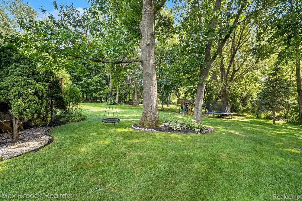 9843 Oak Valley Drive Springfield Charter Township, MI 48348