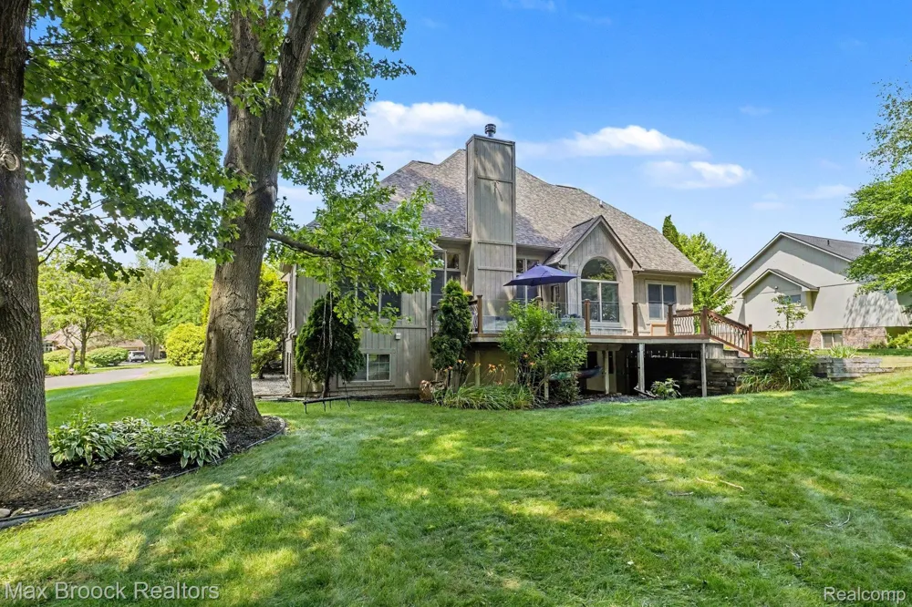 9843 Oak Valley Drive Springfield Charter Township, MI 48348