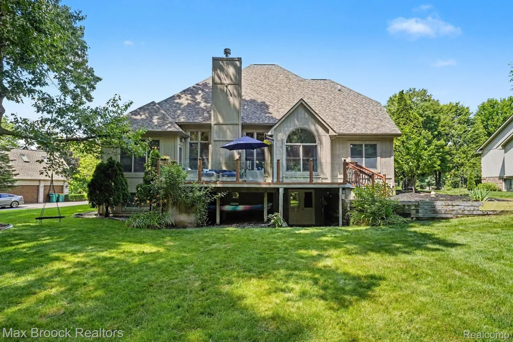 9843 Oak Valley Drive Springfield Charter Township, MI 48348