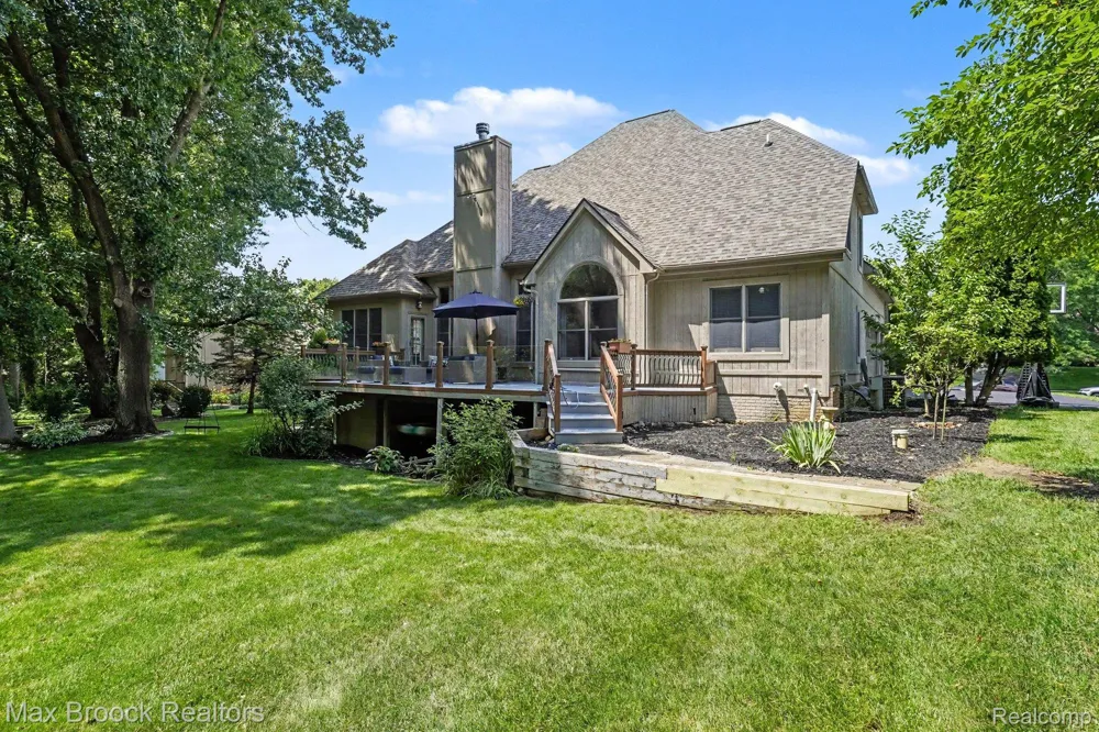 9843 Oak Valley Drive Springfield Charter Township, MI 48348