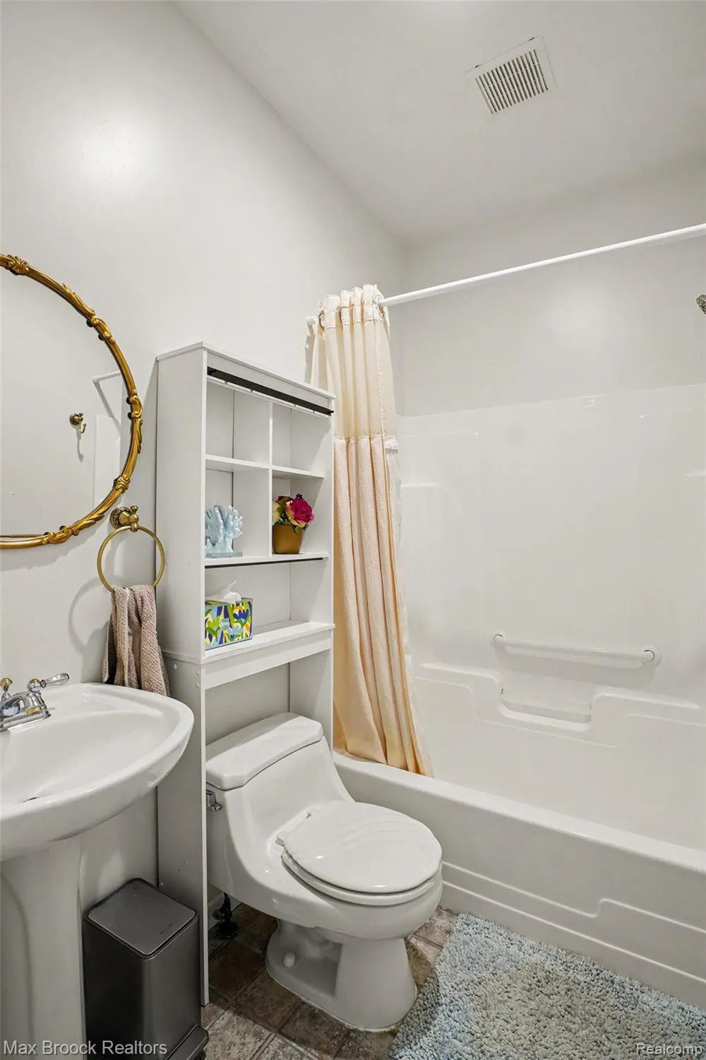 9843 Oak Valley Drive Springfield Charter Township, MI 48348