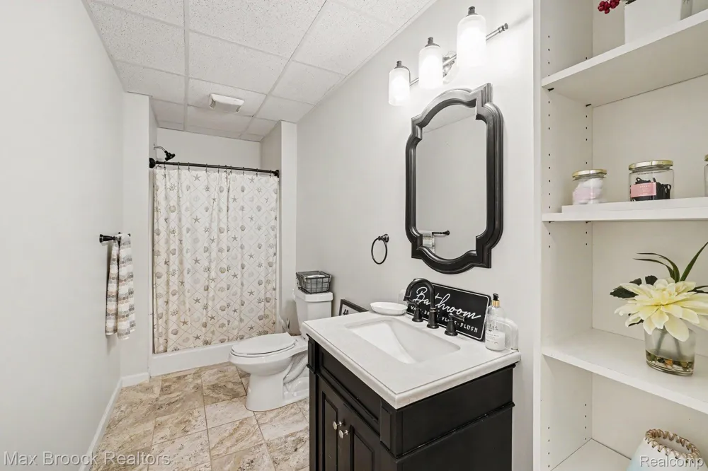 9843 Oak Valley Drive Springfield Charter Township, MI 48348