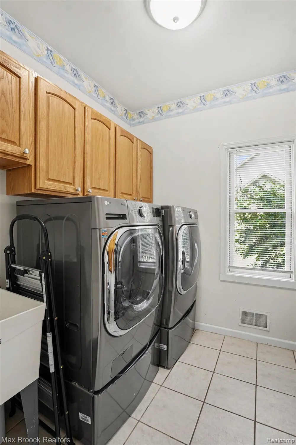 9843 Oak Valley Drive Springfield Charter Township, MI 48348