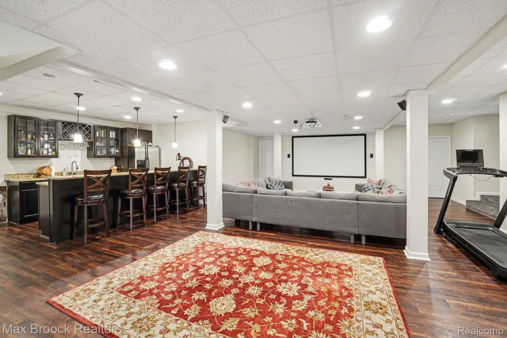 9843 Oak Valley Drive Springfield Charter Township, MI 48348