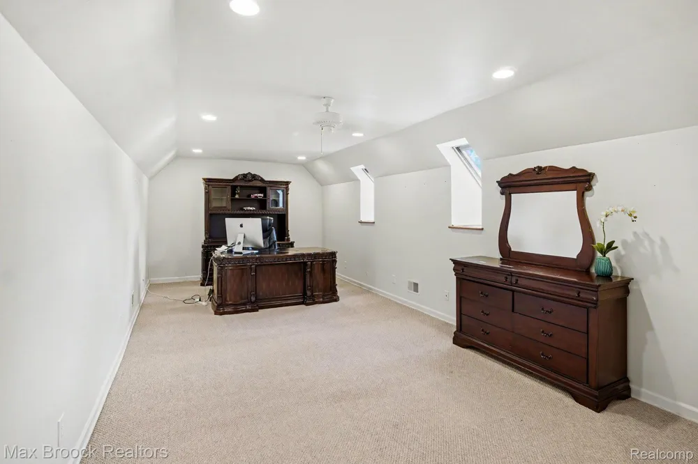 9843 Oak Valley Drive Springfield Charter Township, MI 48348
