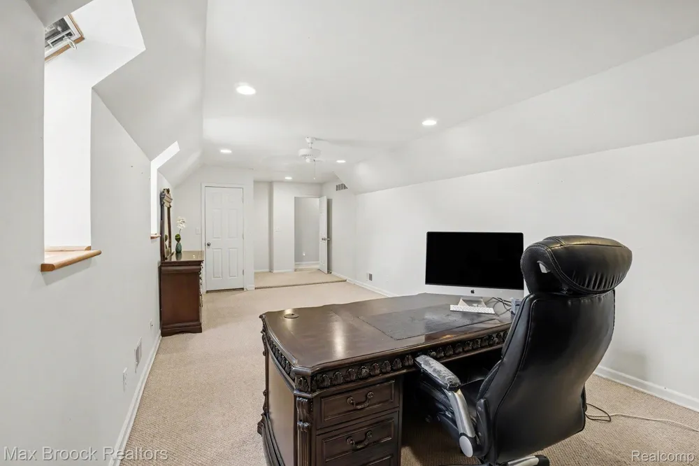 9843 Oak Valley Drive Springfield Charter Township, MI 48348