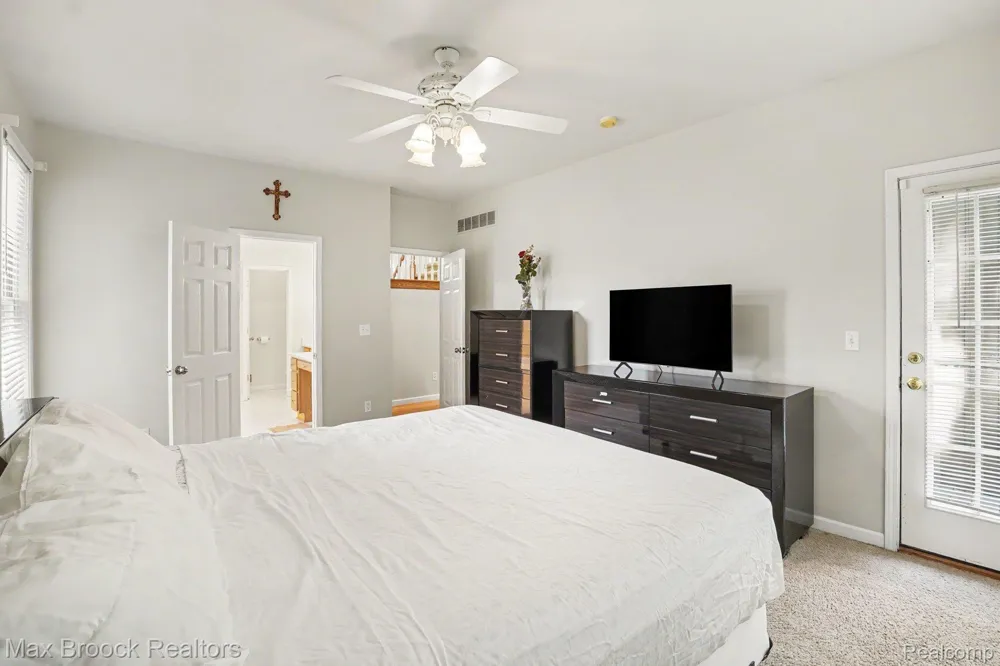 9843 Oak Valley Drive Springfield Charter Township, MI 48348