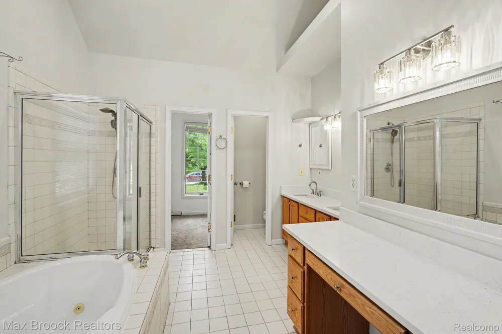 9843 Oak Valley Drive Springfield Charter Township, MI 48348