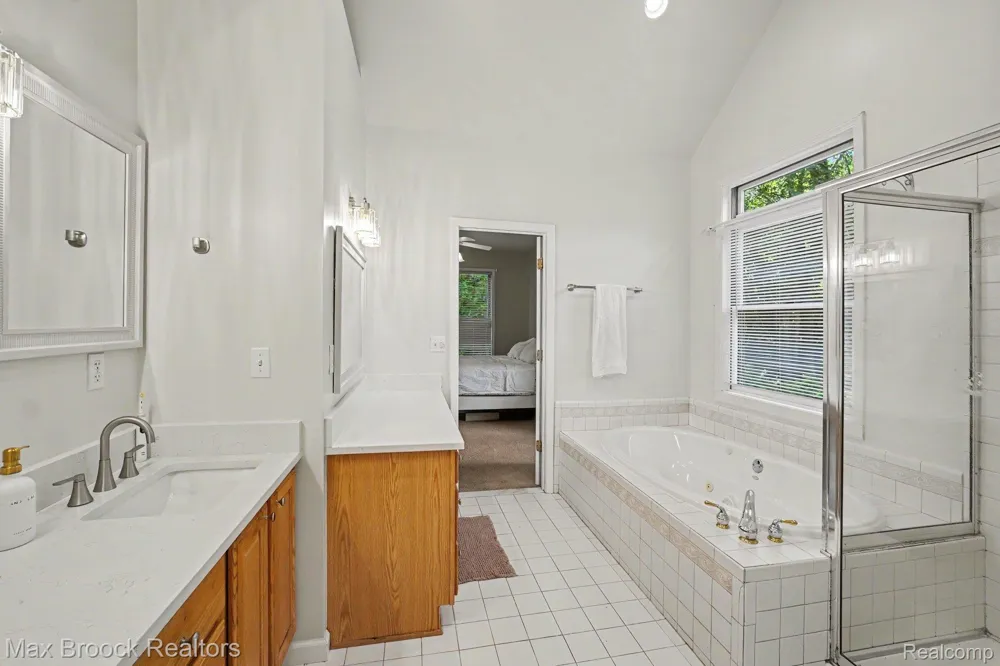 9843 Oak Valley Drive Springfield Charter Township, MI 48348