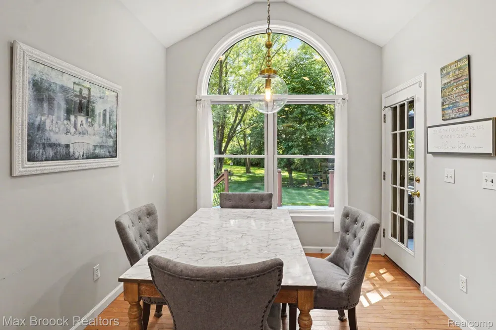 9843 Oak Valley Drive Springfield Charter Township, MI 48348