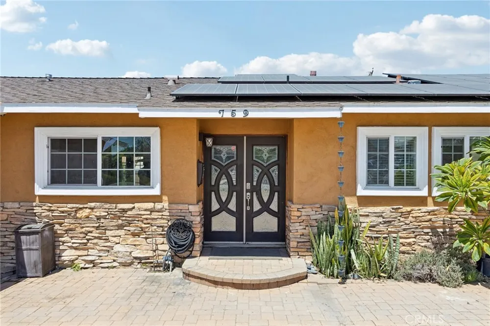 759 S Briargate Covina, CA 91723