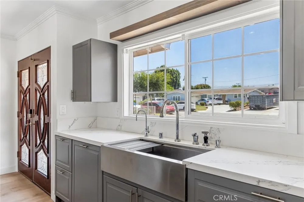 759 S Briargate Covina, CA 91723