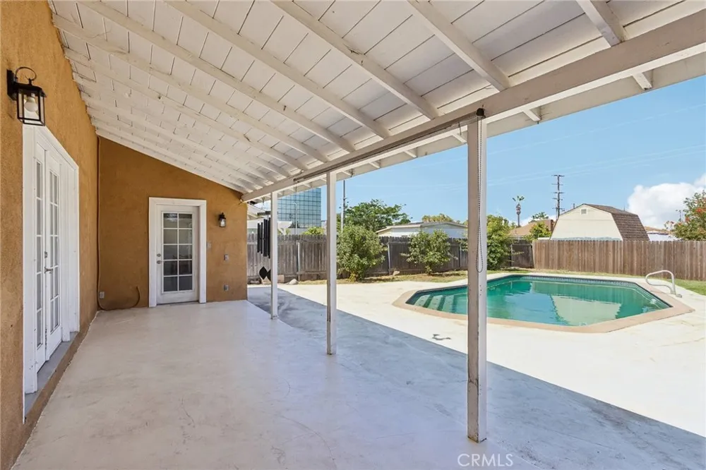 759 S Briargate Covina, CA 91723
