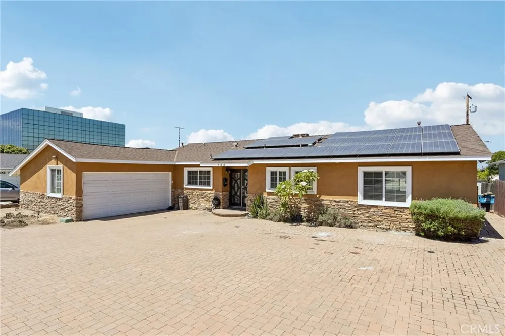759 S Briargate Covina, CA 91723