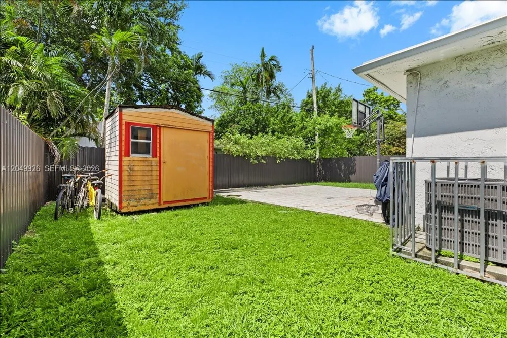 40 NW 119th St Miami, FL 33168