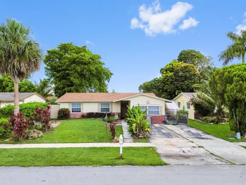 703 SW 76th Avenue