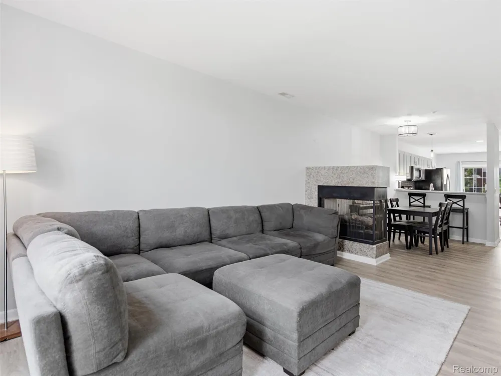 1528 Devon Lane Troy City, MI 48084