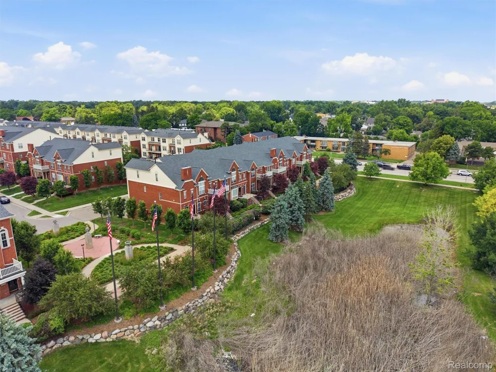 1528 Devon Lane Troy City, MI 48084