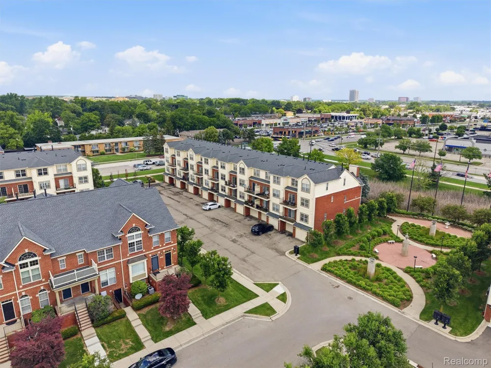 1528 Devon Lane Troy City, MI 48084