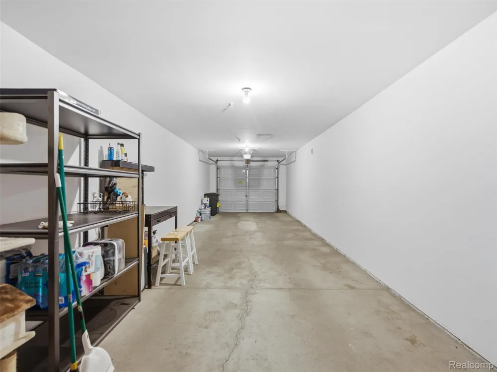 1528 Devon Lane Troy City, MI 48084