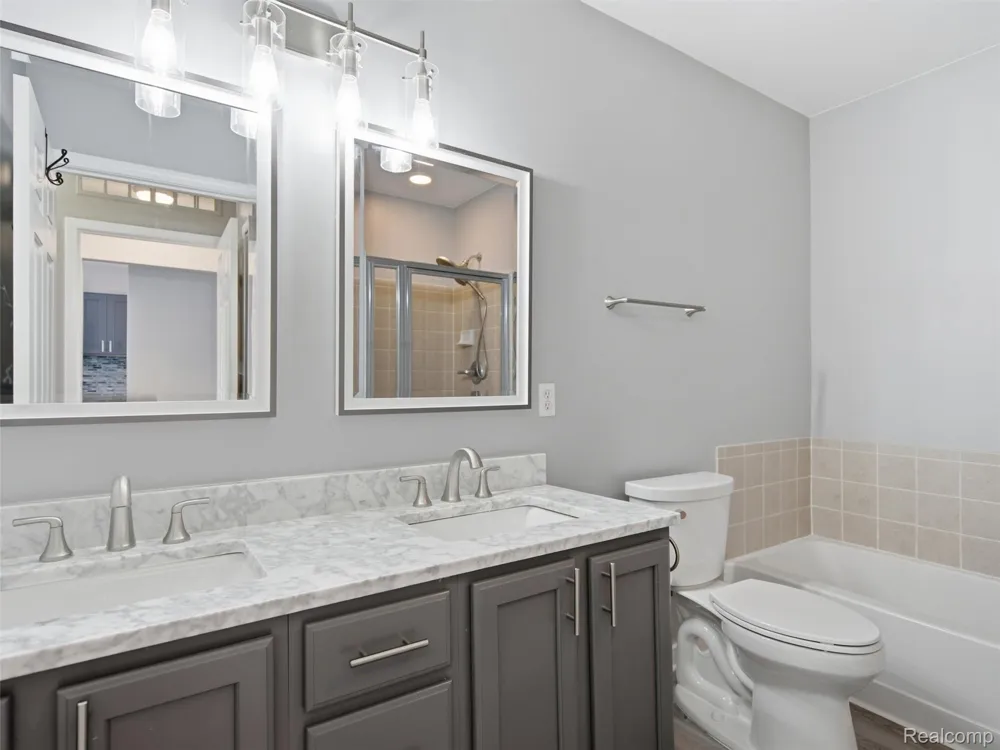 1528 Devon Lane Troy City, MI 48084