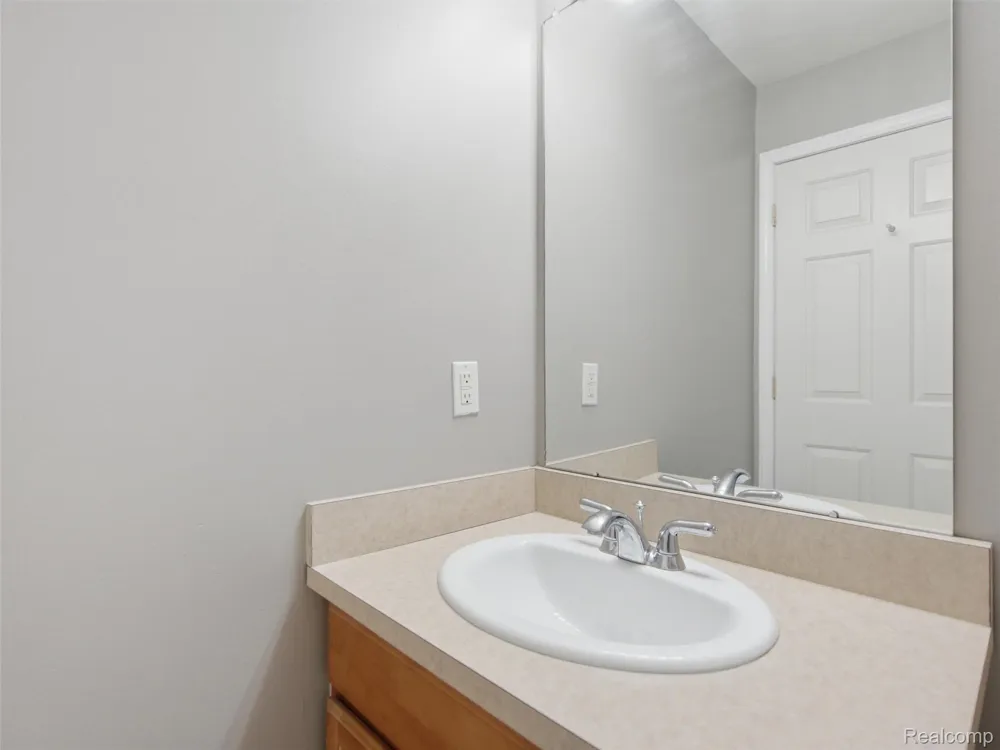 1528 Devon Lane Troy City, MI 48084