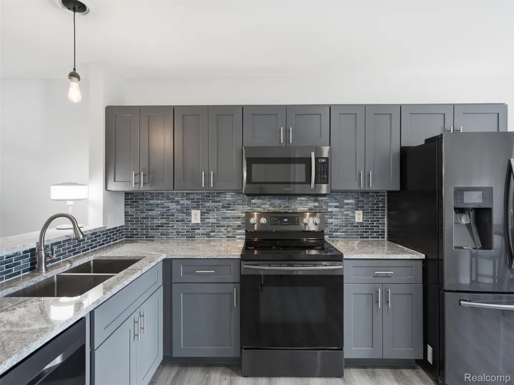 1528 Devon Lane Troy City, MI 48084