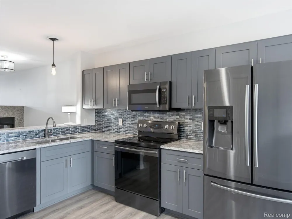 1528 Devon Lane Troy City, MI 48084