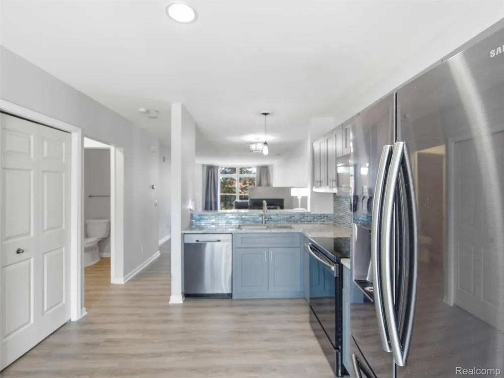 1528 Devon Lane Troy City, MI 48084