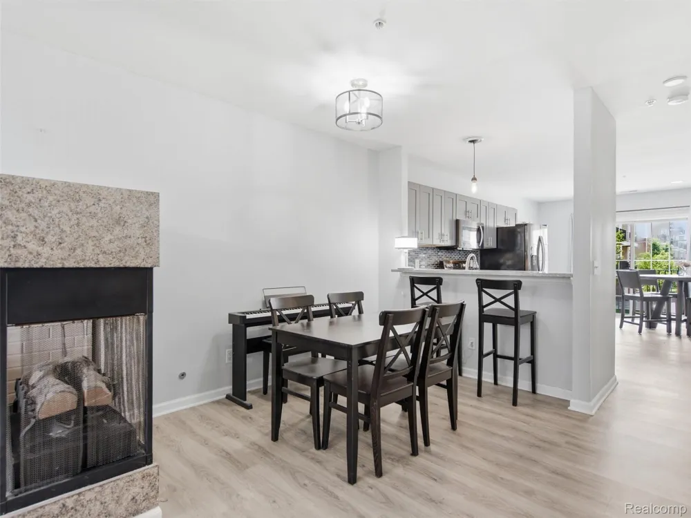 1528 Devon Lane Troy City, MI 48084
