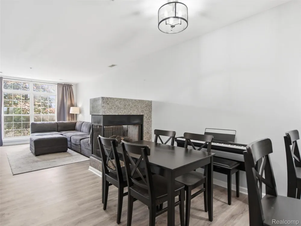 1528 Devon Lane Troy City, MI 48084