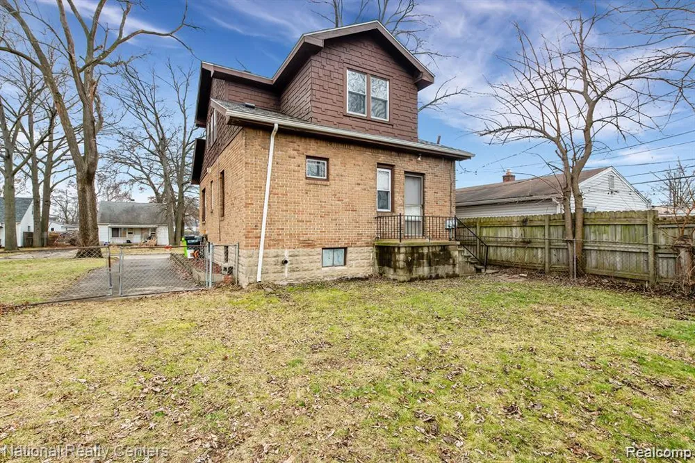 39 E Brockton Avenue Madison Heights City, MI 48071