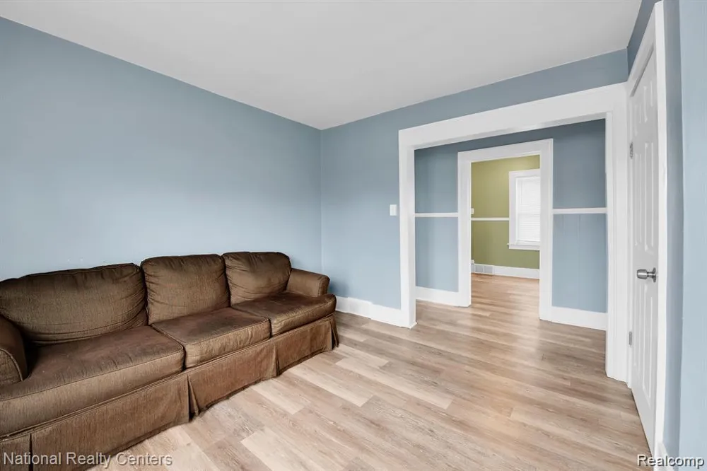 39 E Brockton Avenue Madison Heights City, MI 48071