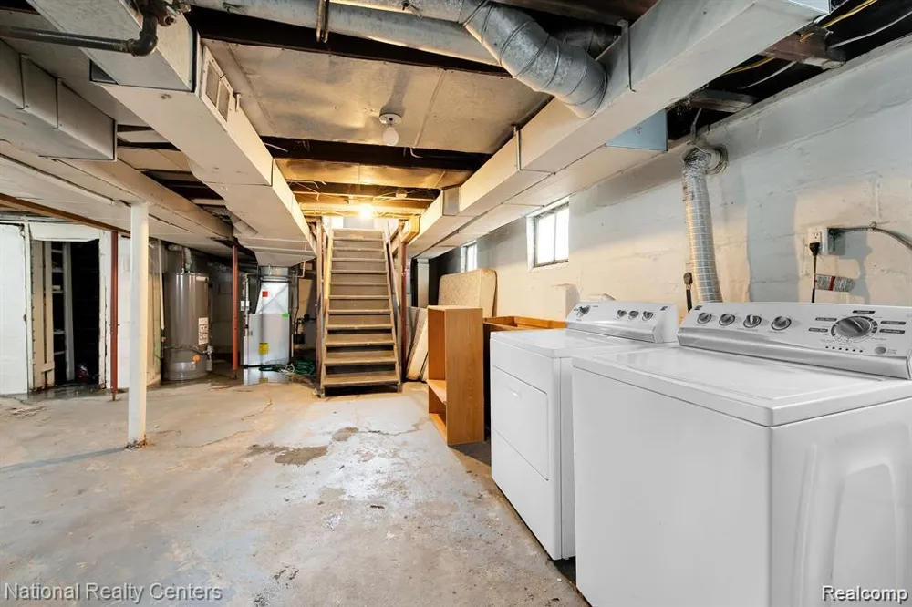 39 E Brockton Avenue Madison Heights City, MI 48071