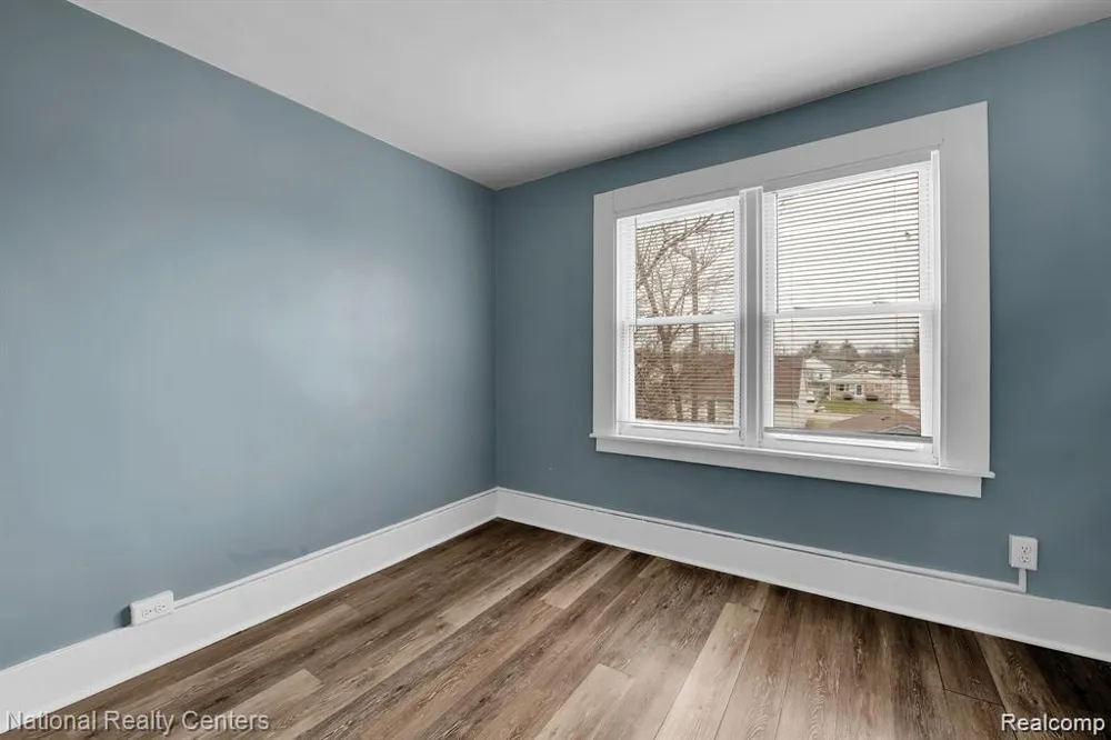 39 E Brockton Avenue Madison Heights City, MI 48071