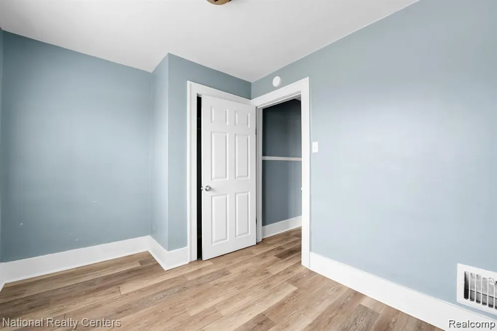 39 E Brockton Avenue Madison Heights City, MI 48071
