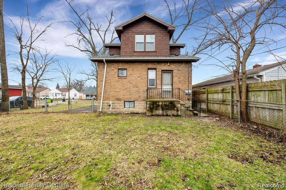 39 E Brockton Avenue Madison Heights City, MI 48071