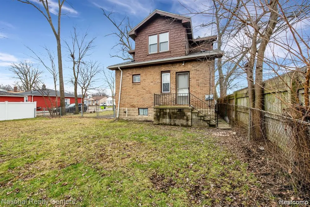 39 E Brockton Avenue Madison Heights City, MI 48071