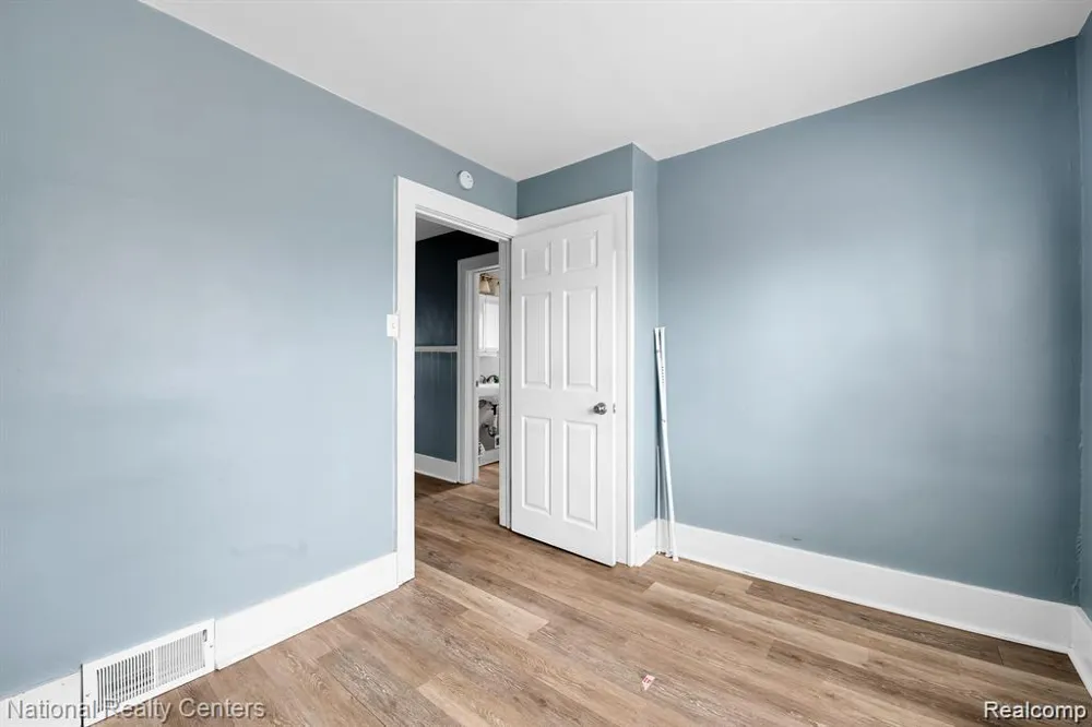 39 E Brockton Avenue Madison Heights City, MI 48071