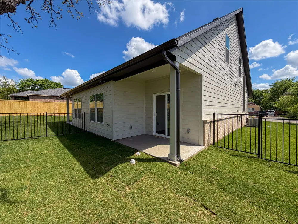 413 W Dulin Street Sherman, TX 75090