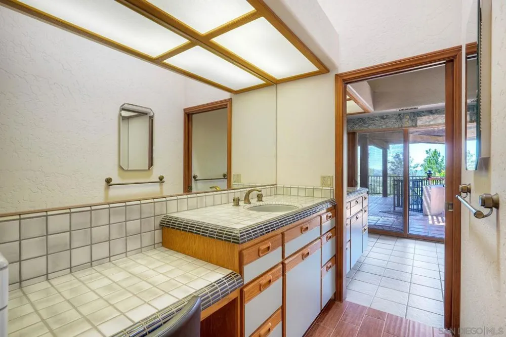 30458 Cool Valley Highlands Road Valley Center, CA 92082