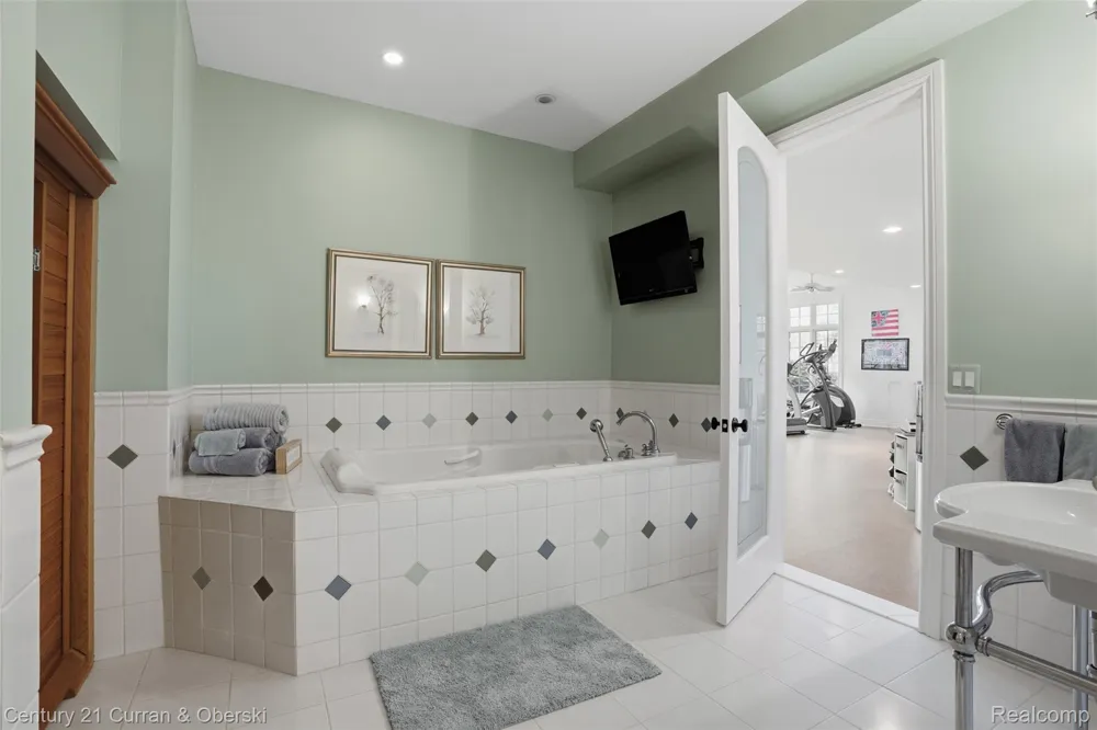 11479 Clyde Road Hartland Township, MI 48430
