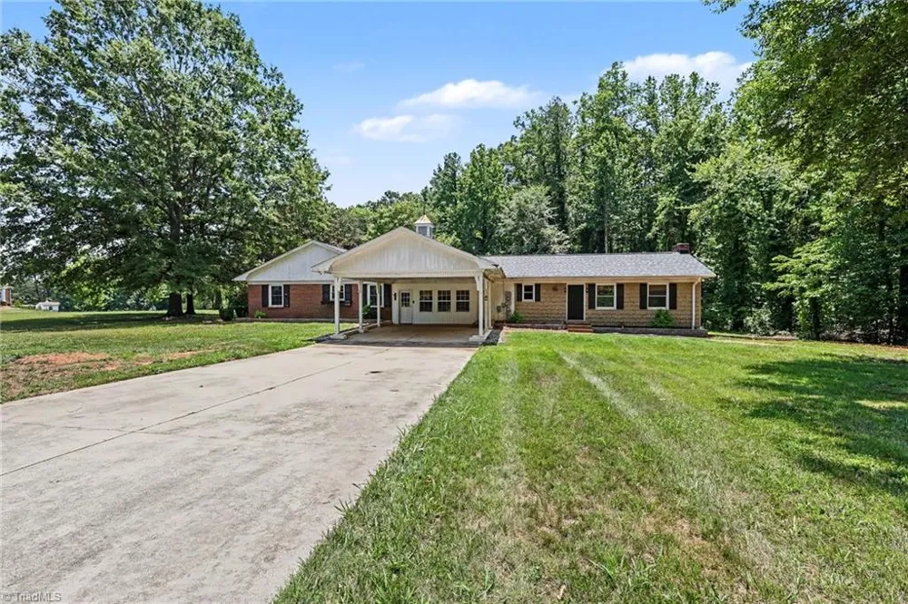3063 Georgia Road Yadkinville, NC 27055