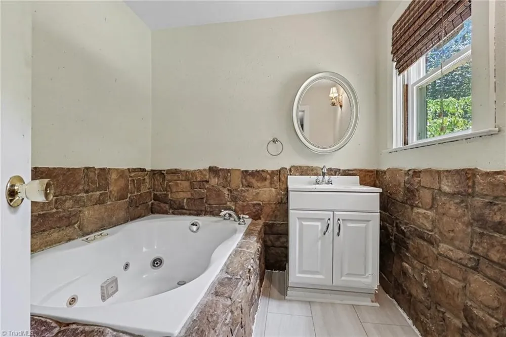 3063 Georgia Road Yadkinville, NC 27055